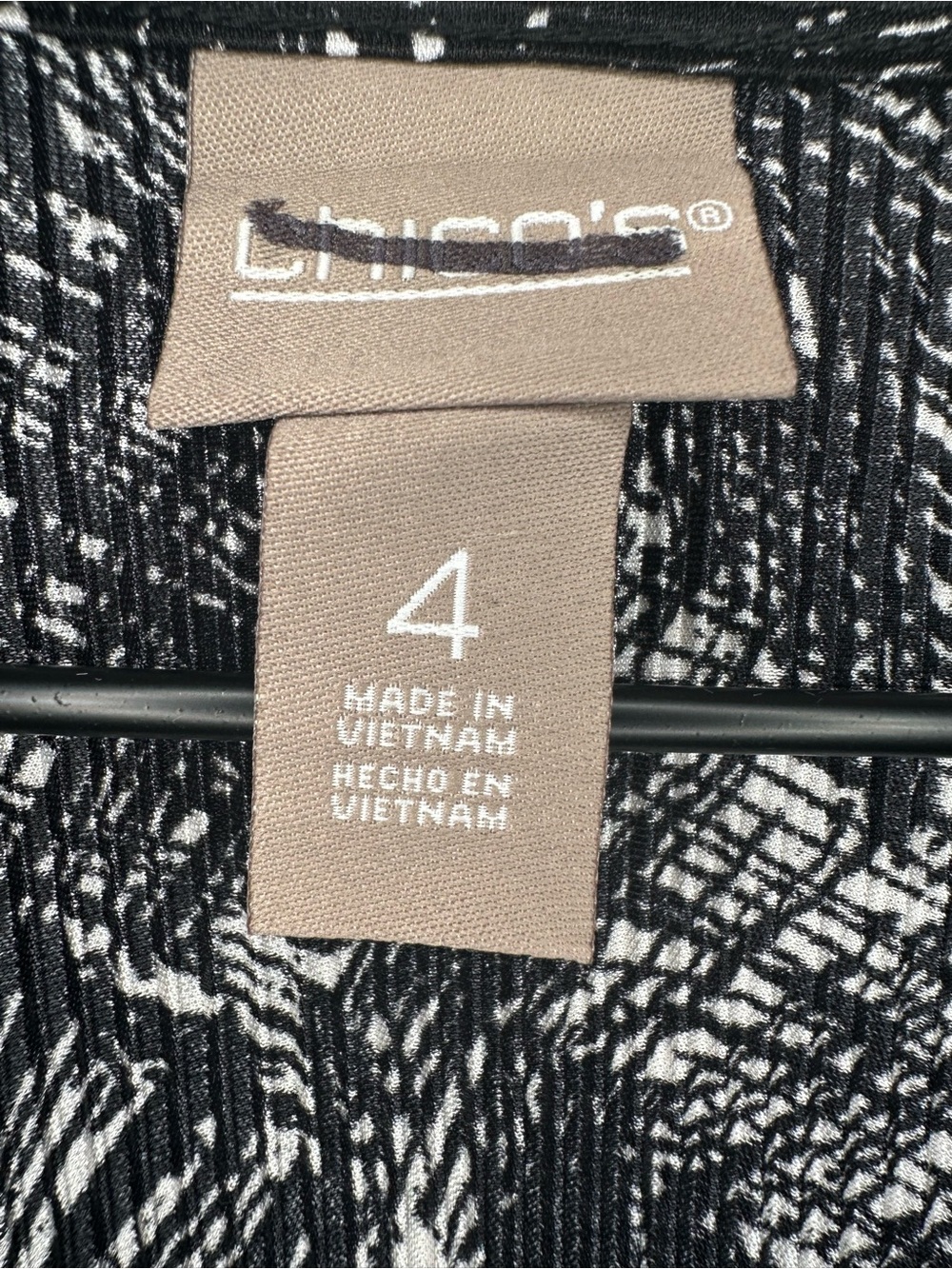 Chico's Etched Leaf Ruffle Sleeves Top SZ 4 V Neck 3/4 Sleeves Color Black - Picture 5 of 9